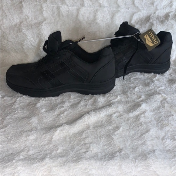 Men's Black Athletic Shoes - Picture 10 of 11